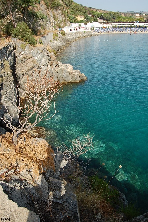 Calabria - scogliera di Copanello e grotte di San Gregorio